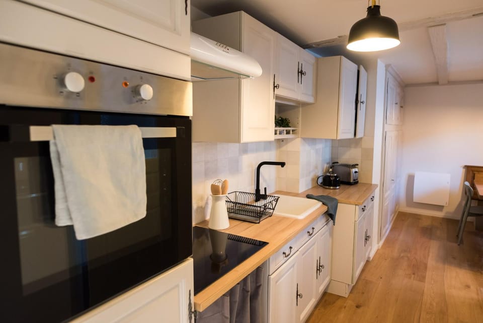 Kitchen or kitchenette, oven, pet friendly, stove, toaster