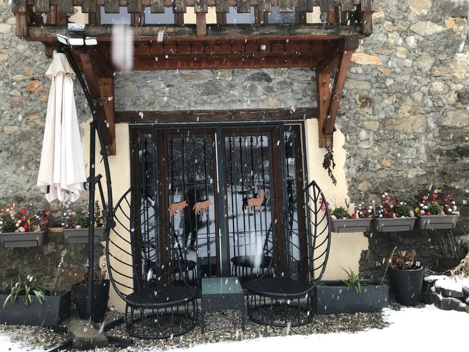 Property building, Winter, Balcony/Terrace