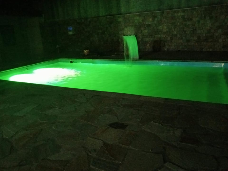 Maravilhosa vila a 150 m da praia do GUARAÚ, para 30 pessoas! House in Peruíbe