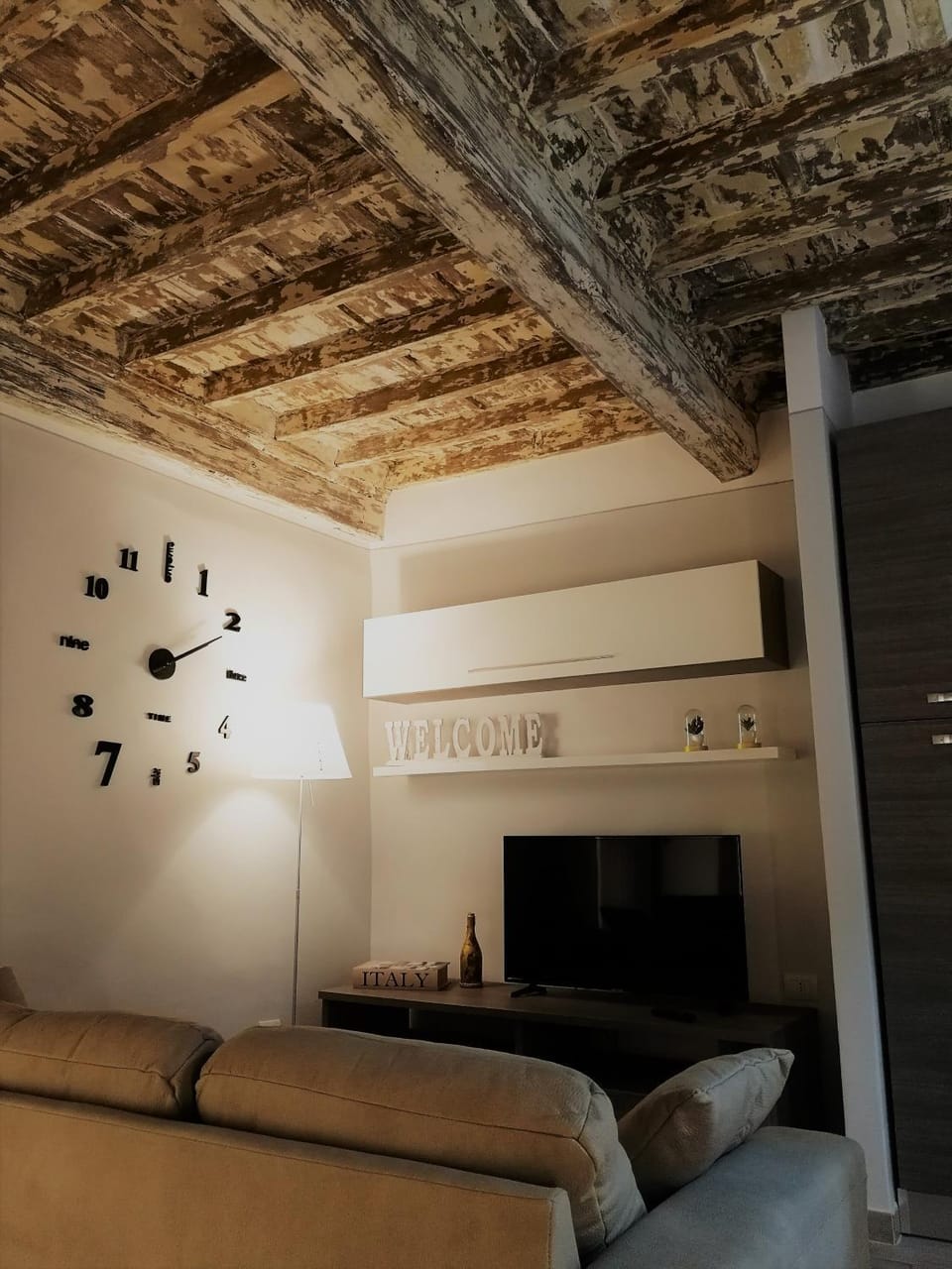 Bed, Living room