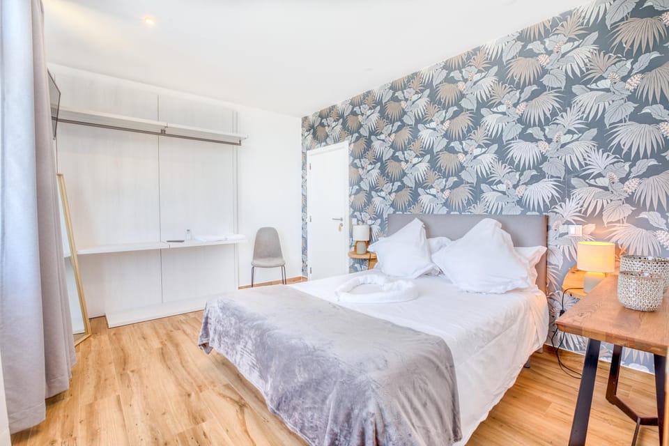 Bed, Photo of the whole room