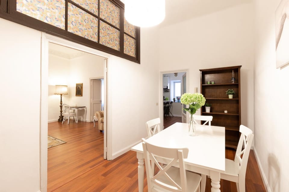 Seating area, Dining area