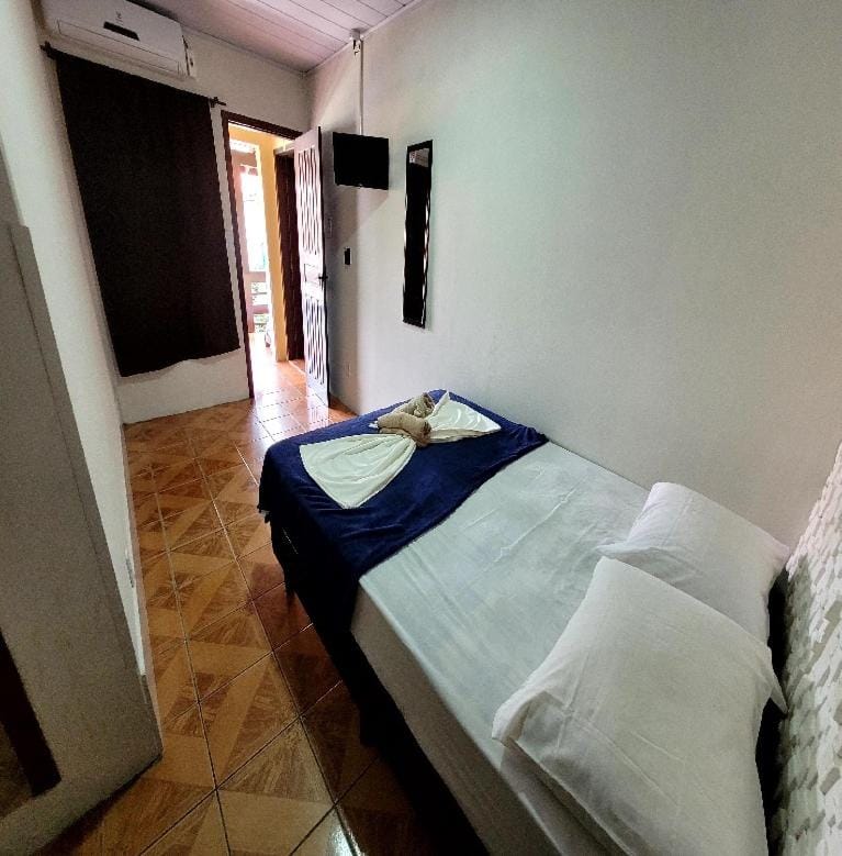 Bed, Bedroom, towels, air conditioner