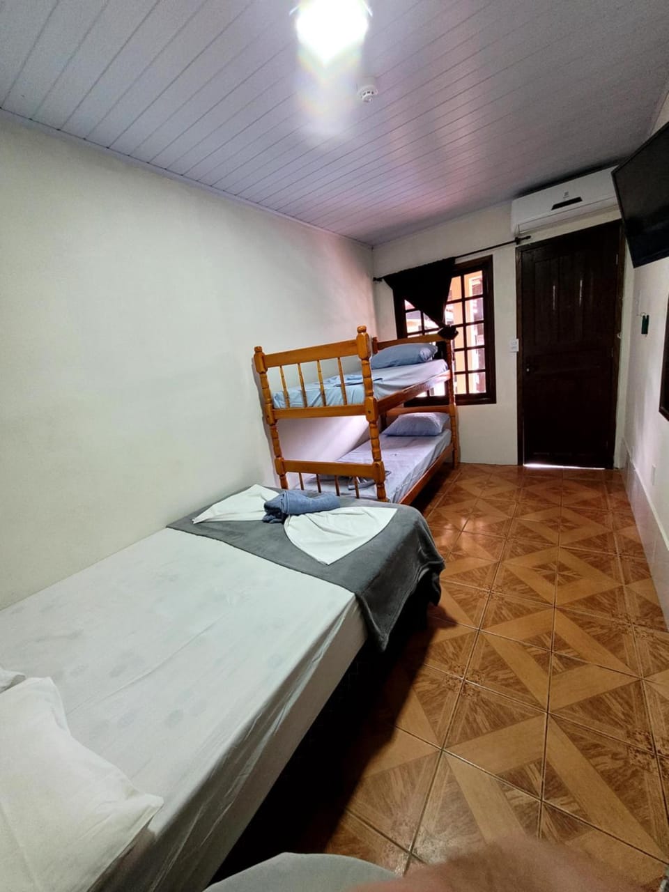 Bedroom, bunk bed