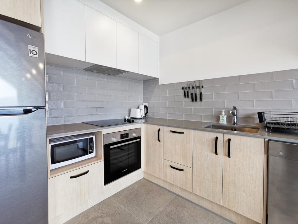 Coffee/tea facilities, Kitchen or kitchenette, dishwasher, oven, stove, toaster