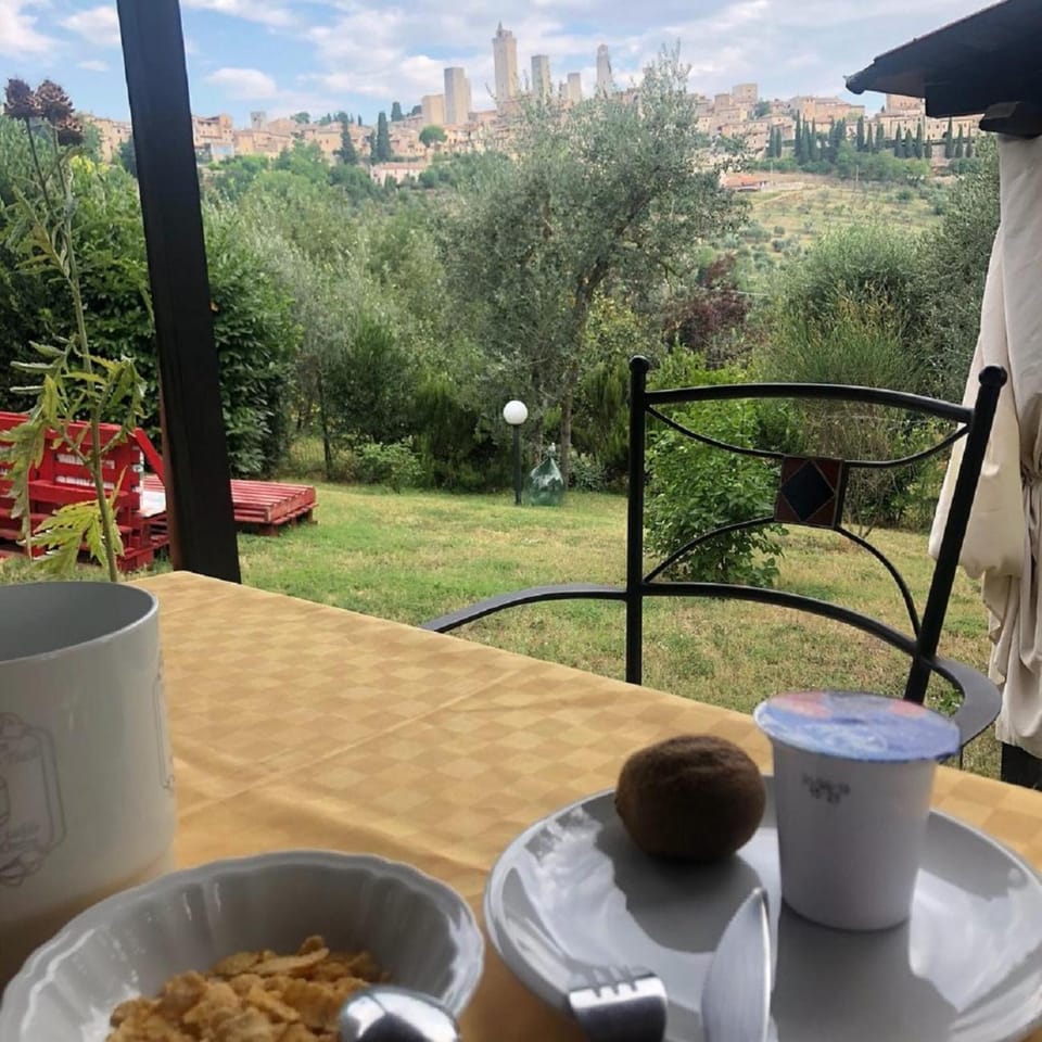 Garden, City view, Breakfast, Continental breakfast, Buffet breakfast, Internal: Not applicable to any particular room