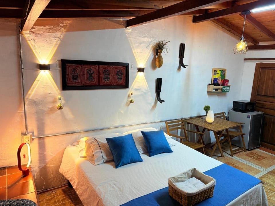 Bed, Living room, Photo of the whole room