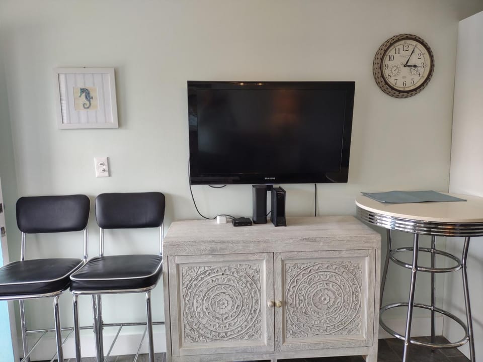 TV and multimedia, Dining area