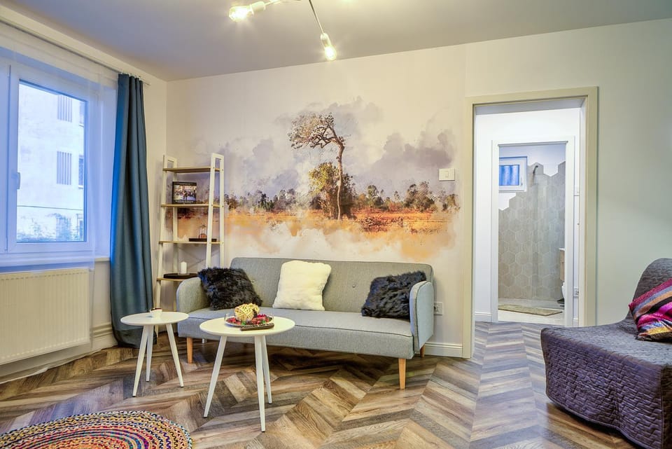Bed, Living room, Decorative detail, Seating area, Inner courtyard view