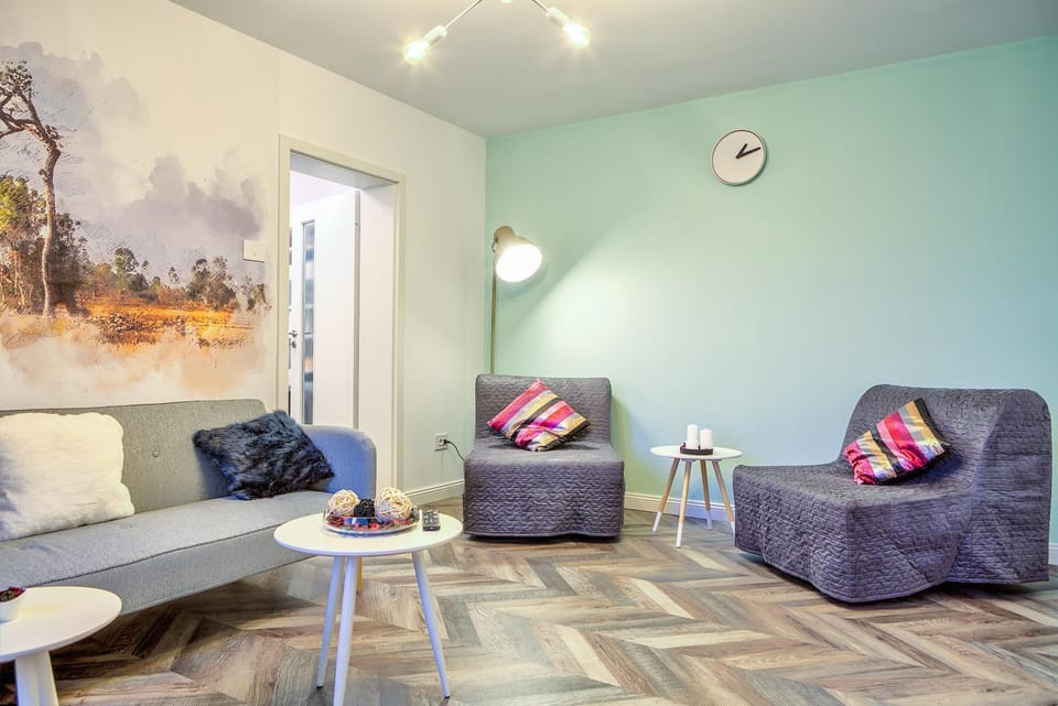 Bed, Living room, Decorative detail, Seating area