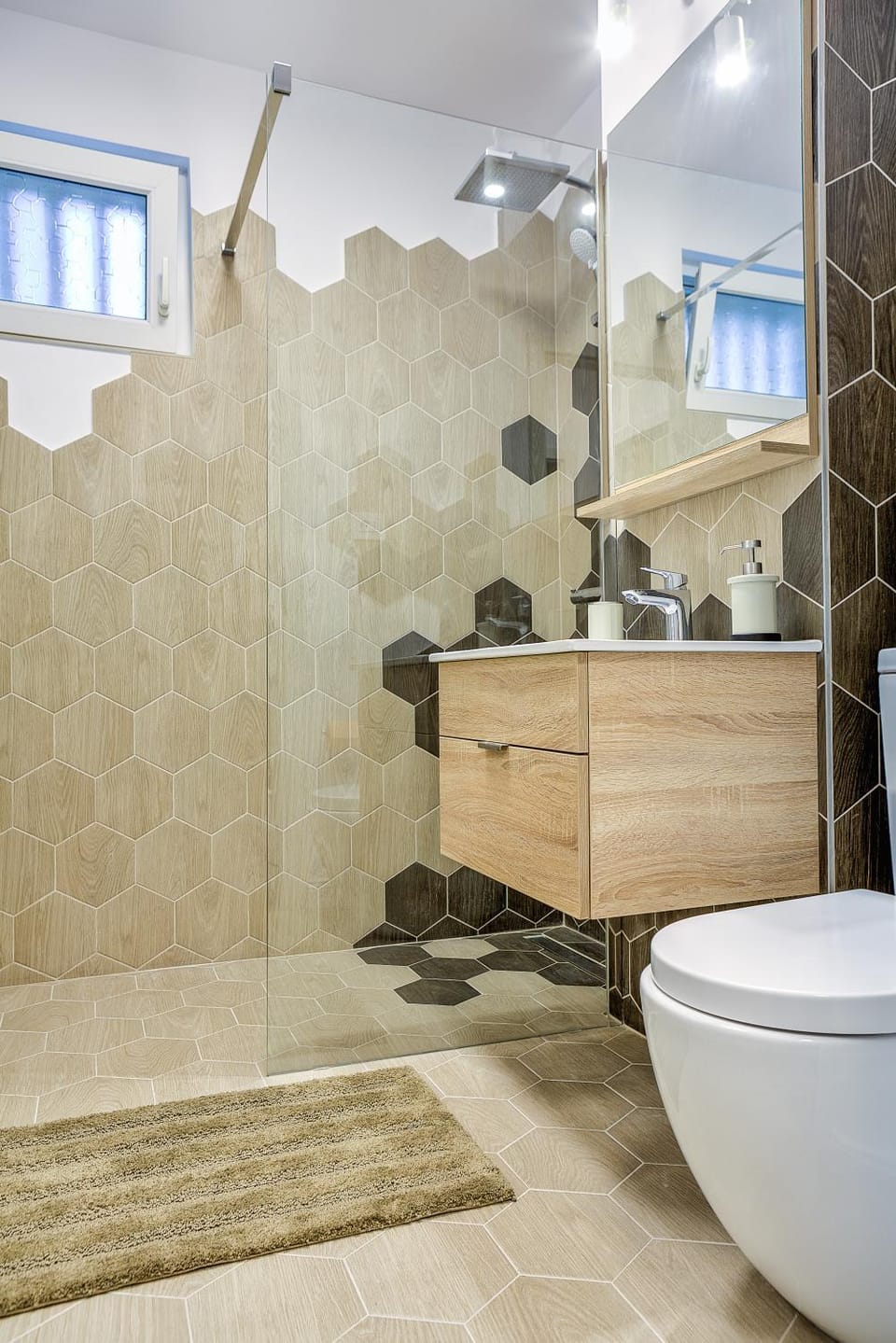 Shower, Toilet, Bathroom, Decorative detail
