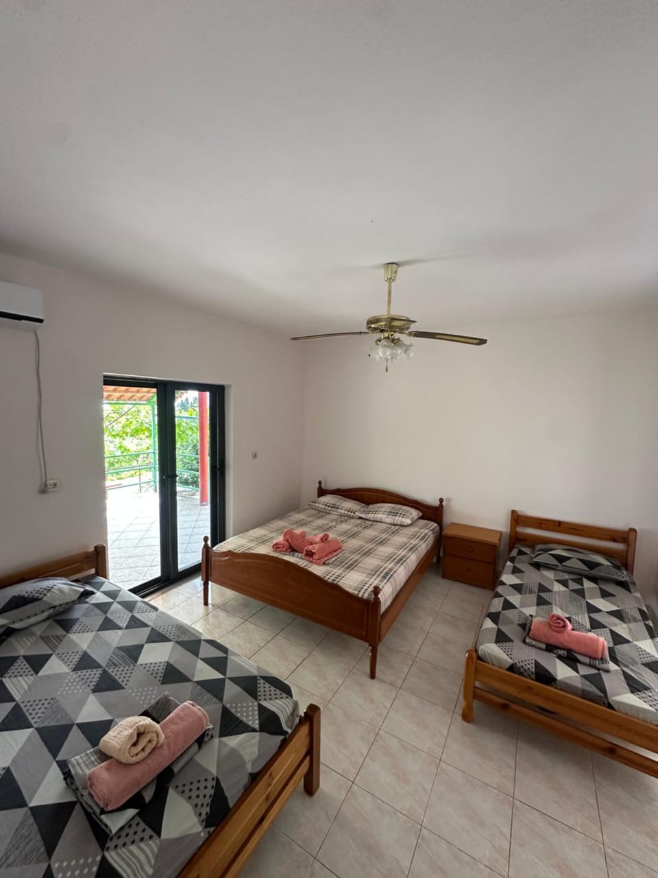 Romeo’s Guest House 2 Bed and Breakfast in Vlorë County, Albania