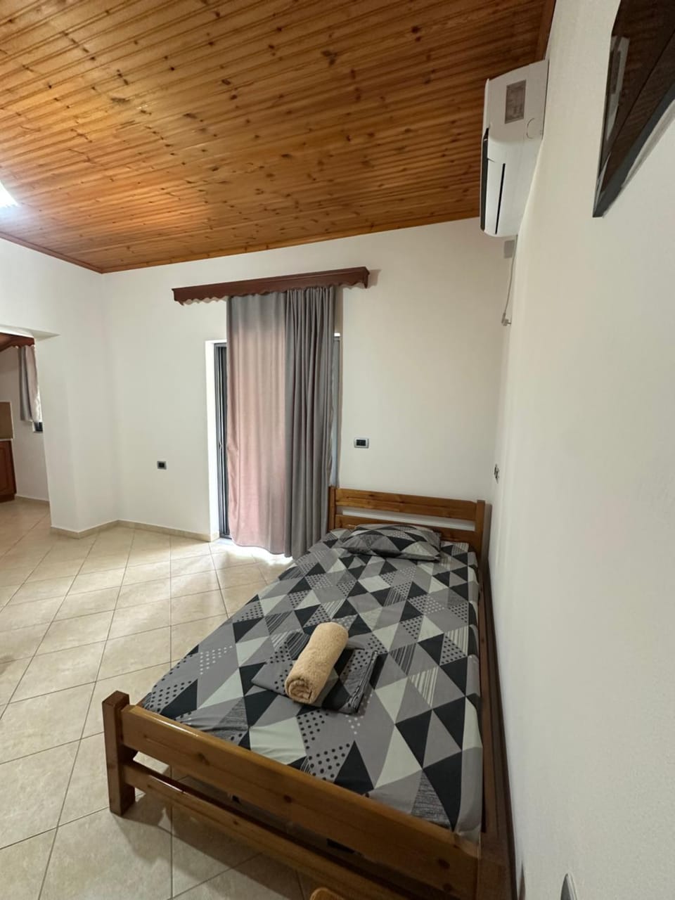 Romeo’s Guest House 2 Bed and Breakfast in Vlorë County, Albania