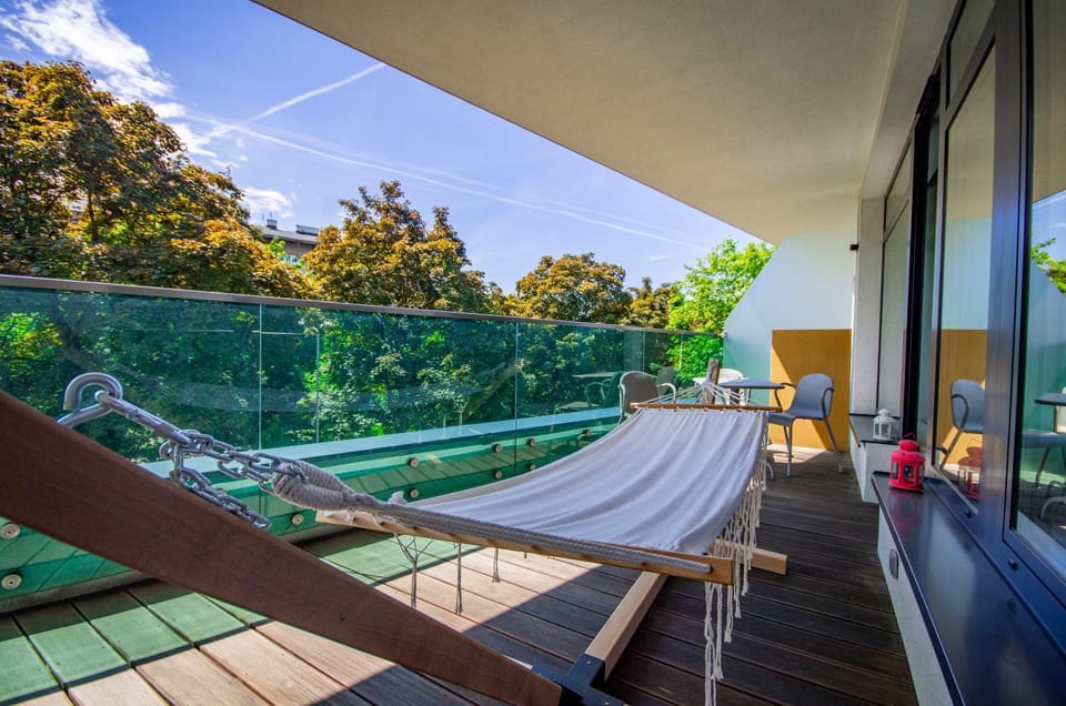 View (from property/room), Balcony/Terrace, sunbed