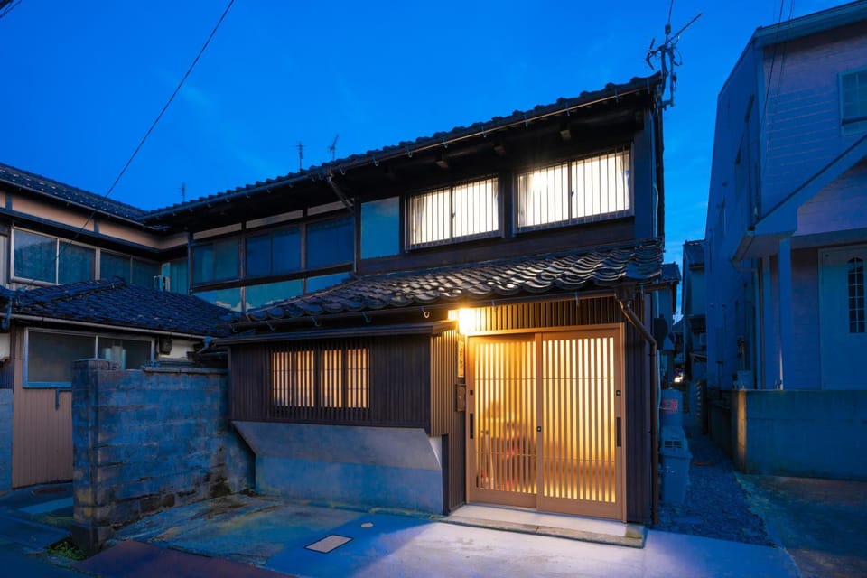 Property building, Facade/entrance, Night