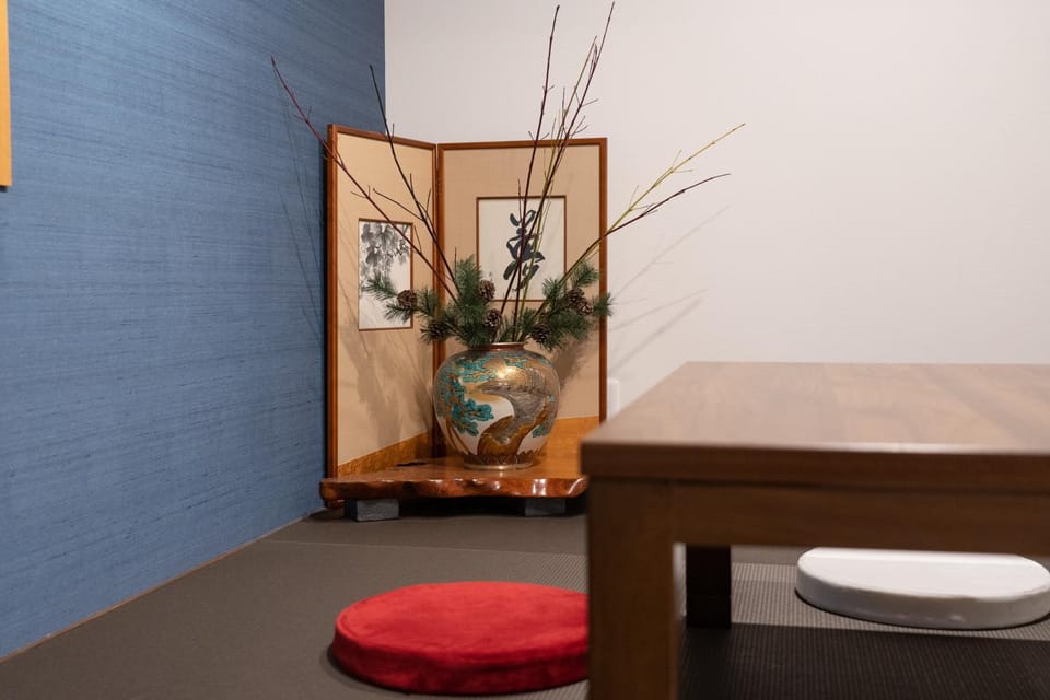 Photo of the whole room, Decorative detail
