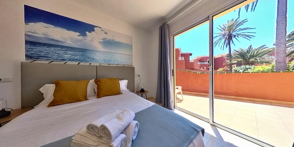 Bed, View (from property/room), Balcony/Terrace, Photo of the whole room, Bedroom, towels