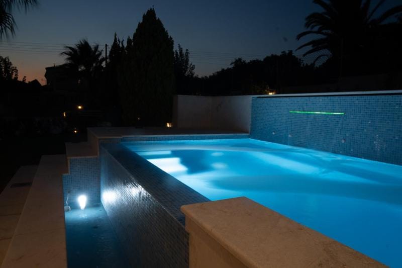 Swimming pool, Swimming pool