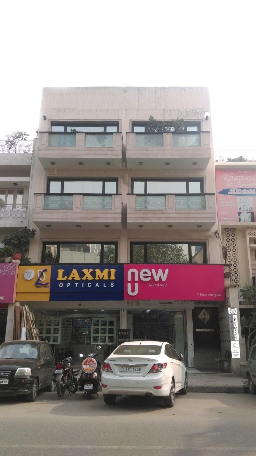 Facade/entrance