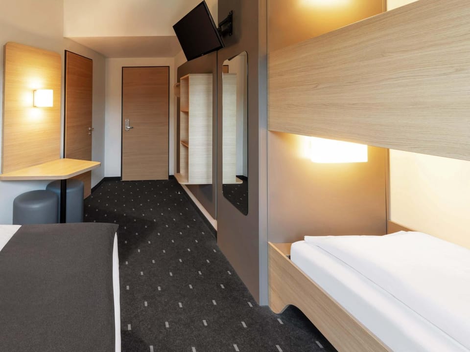 Photo of the whole room, Family