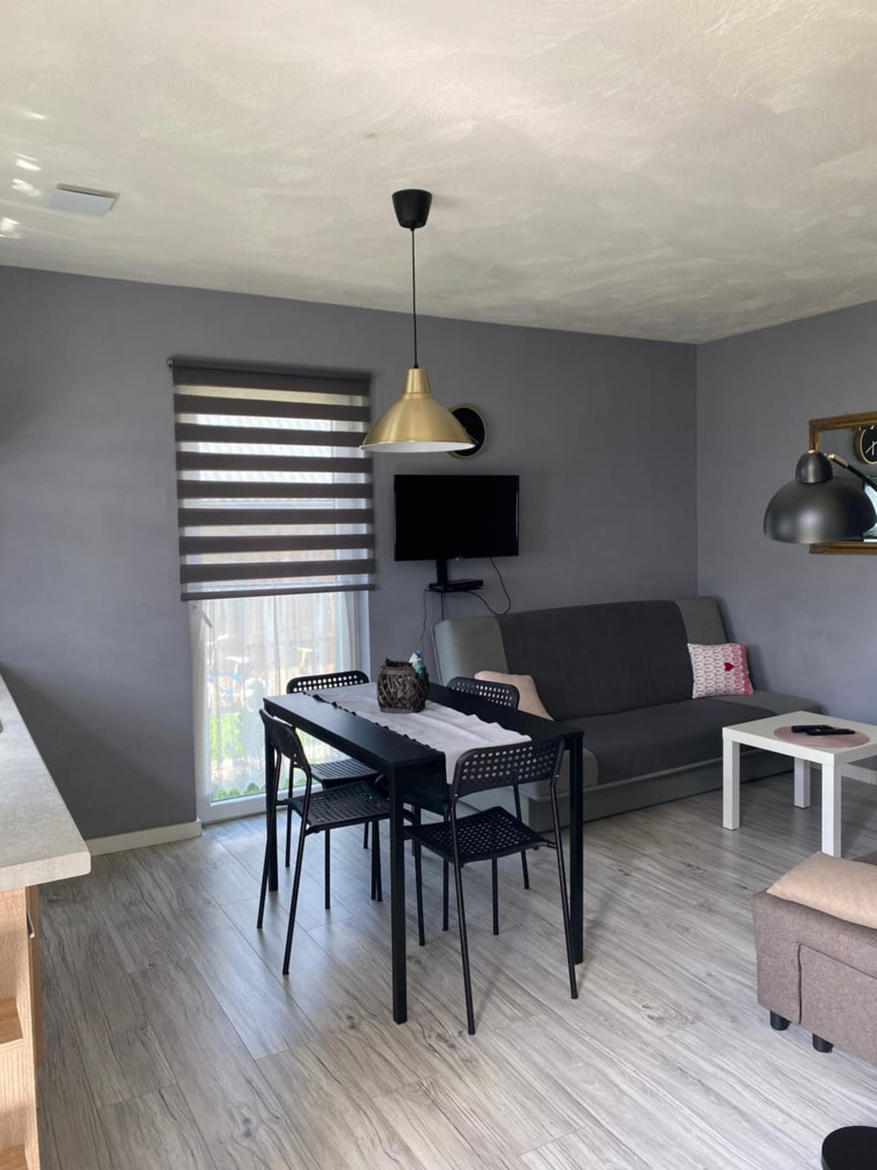 TV and multimedia, Living room, Seating area, Dining area