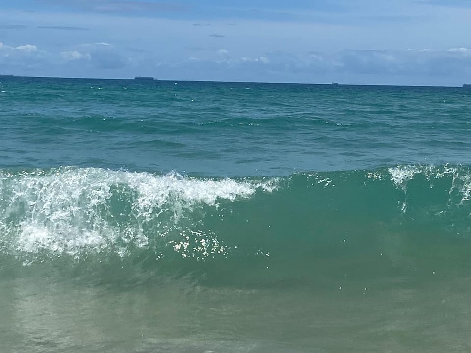 BEACH Luxury Upmarket 2B 2B OCEAN VIEWS 250m to BUDDINA BEACH! Apartment in Sunshine Coast