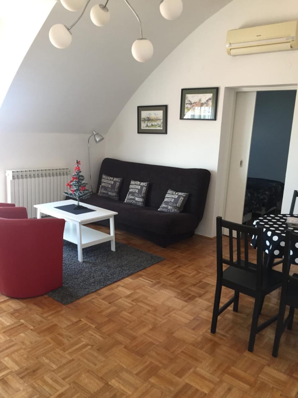 Living room, Seating area