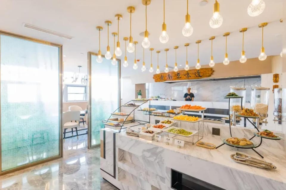 Restaurant/places to eat, Buffet breakfast