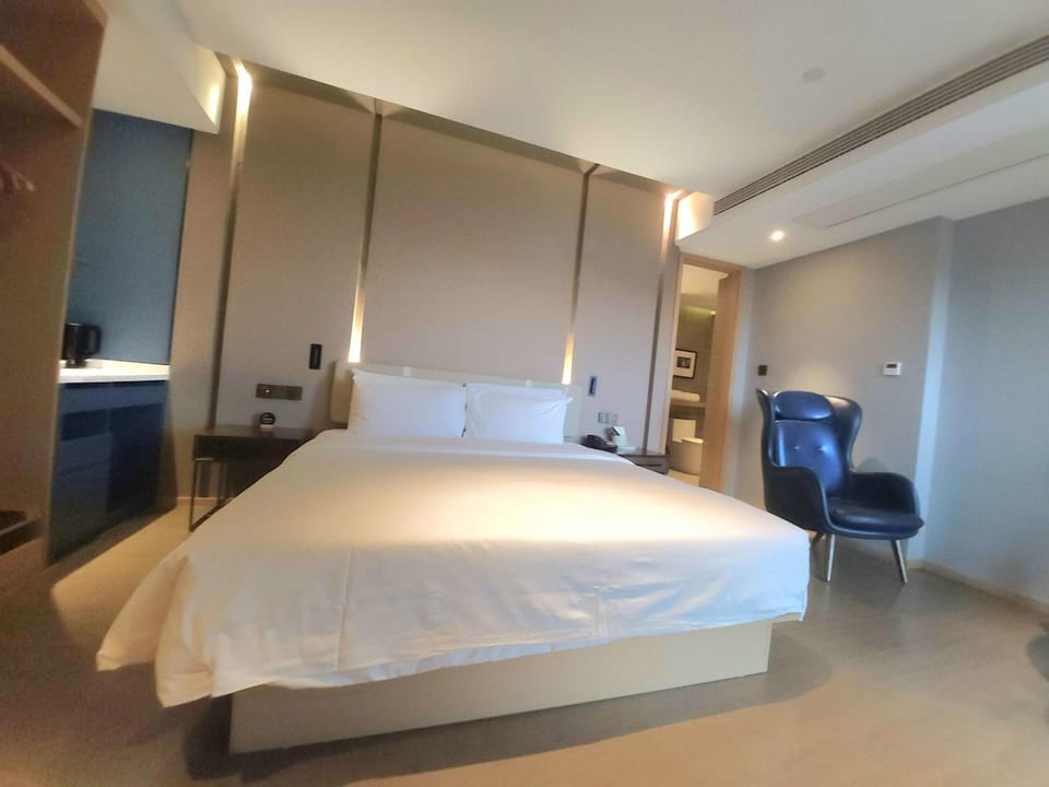 Atour Hotel Nanjing Hongshan Zoo Metro Station Hotel in Nanjing
