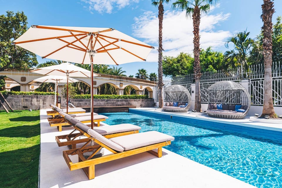 Pool view, Swimming pool, sunbed