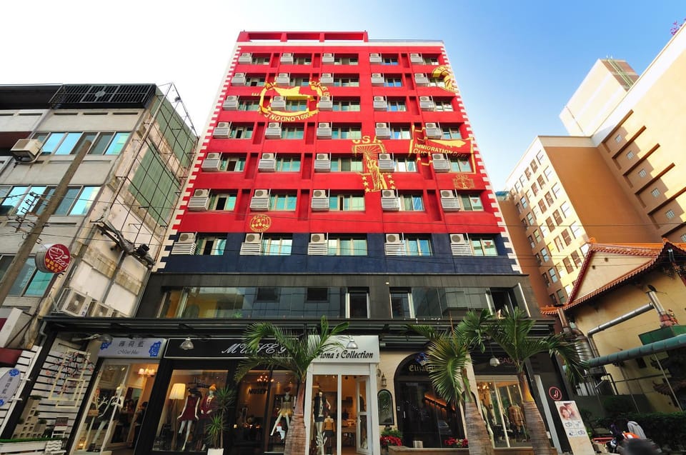 Property building, Day, Neighbourhood, Location
