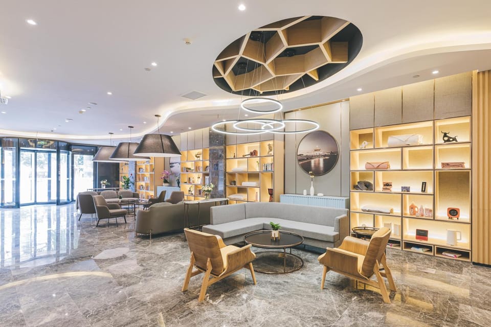 On-site shops, Living room, Seating area