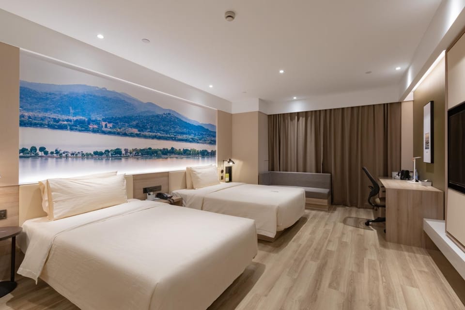 Bed, Photo of the whole room, Bedroom