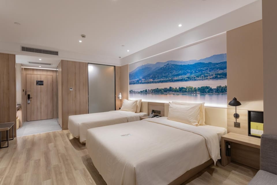 Property building, Bed, Photo of the whole room, Bedroom