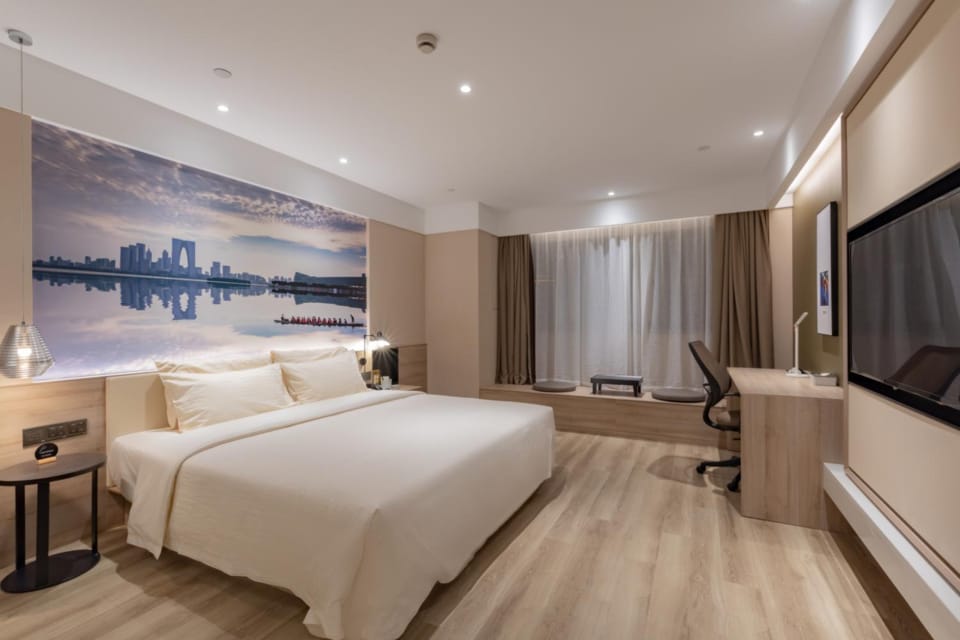 Communal lounge/ TV room, Bed, TV and multimedia, Photo of the whole room, Bedroom