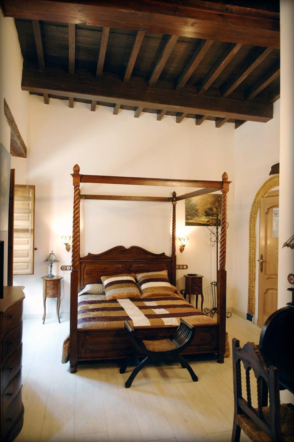 View (from property/room), Photo of the whole room, Decorative detail, Landmark view, Street view