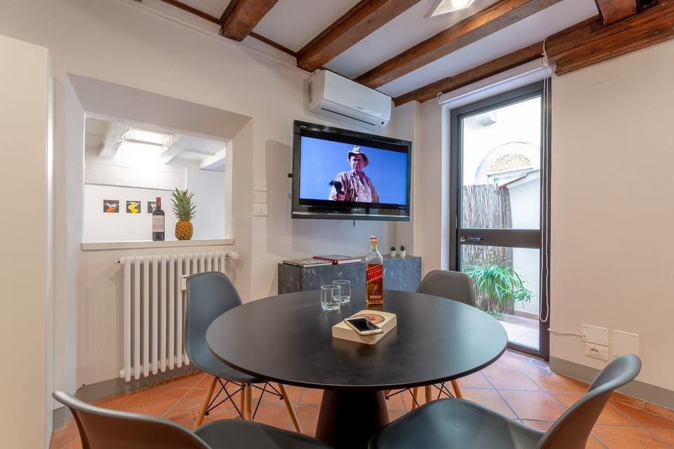 TV and multimedia, Dining area