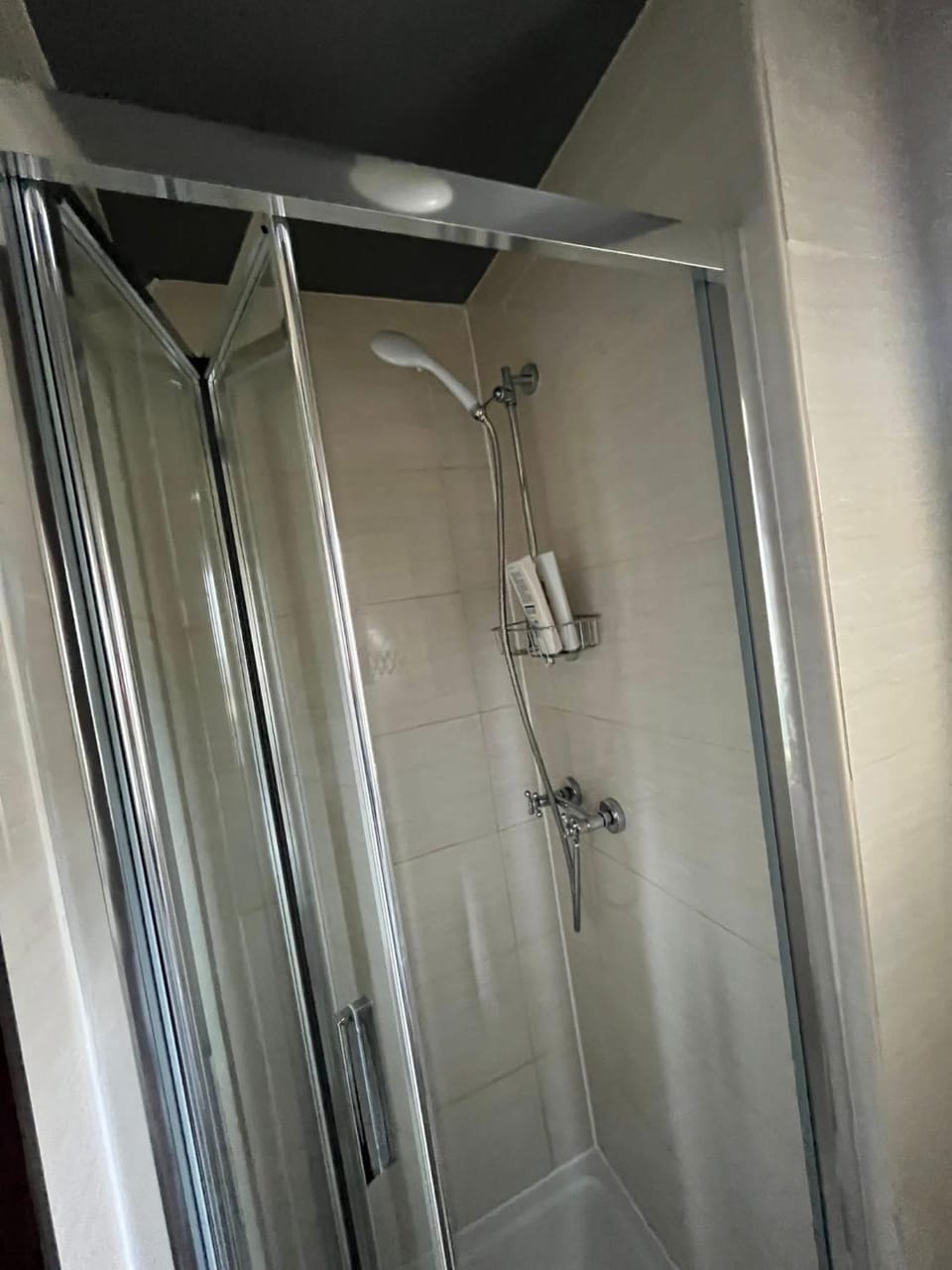 Upstairs Studio - Private kitchenette and Small en-suite Apartment in Dublin