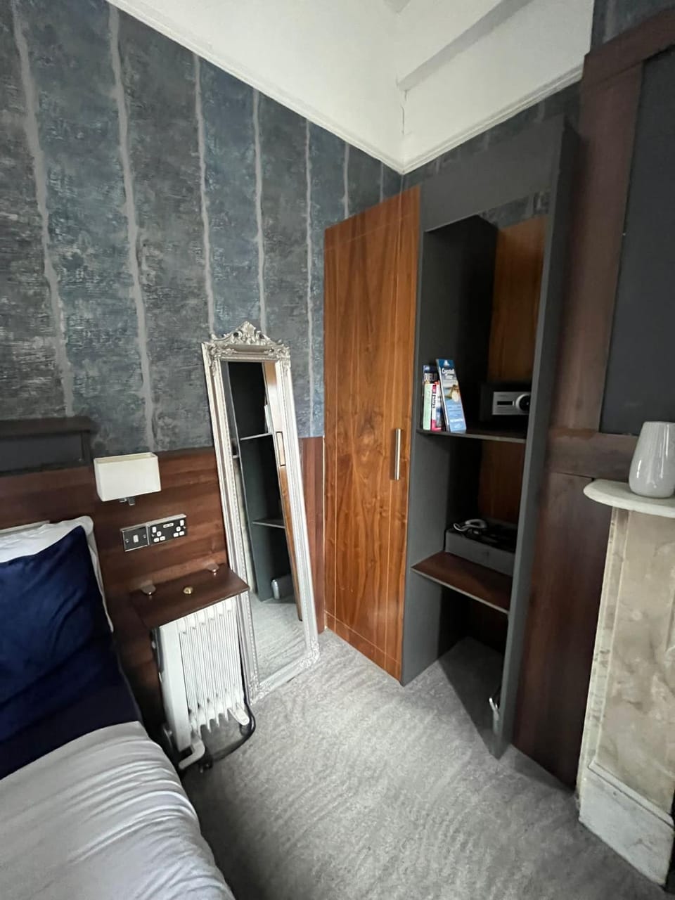 Upstairs Studio - Private kitchenette and Small en-suite Apartment in Dublin