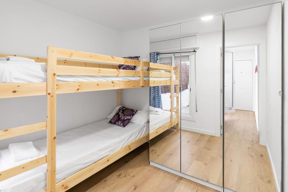 Bedroom, bunk bed
