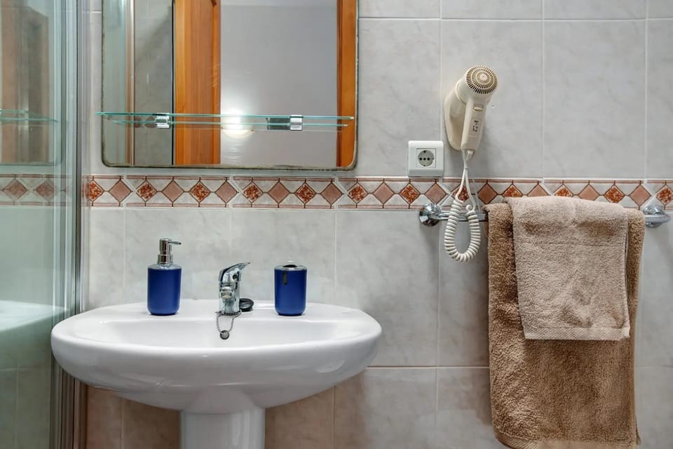 Apartamento económico con fibra rápida smart TV y terraza ideal familias Puerto Rico Montecarlo 11 Apartment in Puerto Rico de Gran Canaria