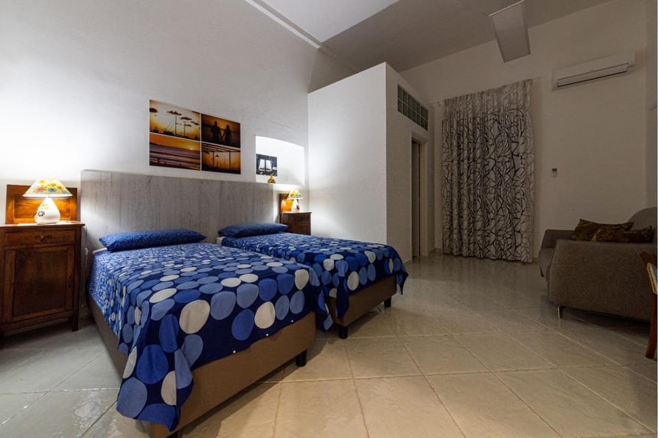 Bathroom, Balcony/Terrace, Photo of the whole room, Bedroom