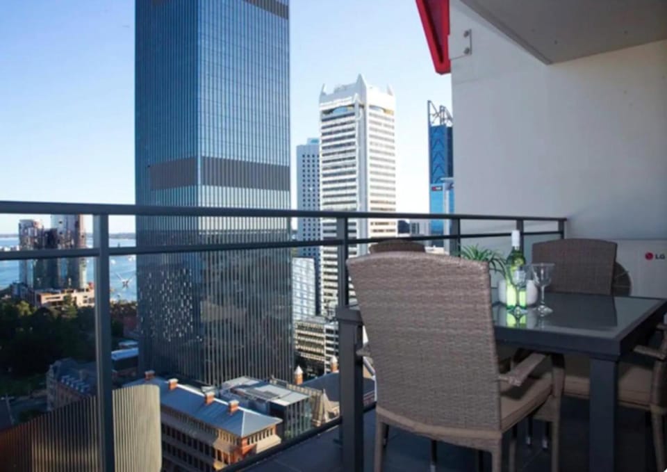 CENTRAL CBD EXEC STUNNING VIEW WIFI NETFLIX WINE Apartment in Perth