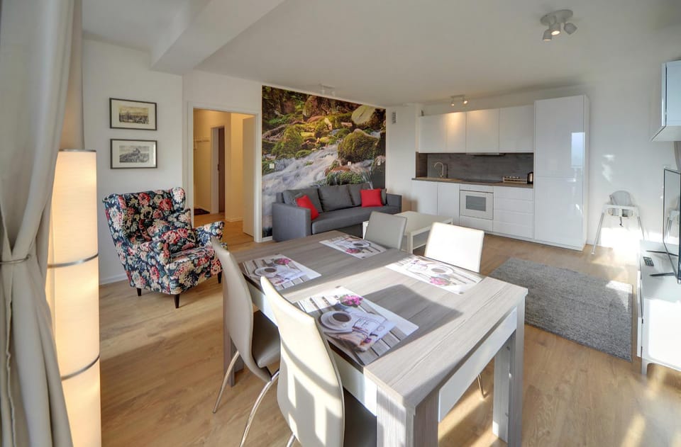 Kitchen or kitchenette, Seating area