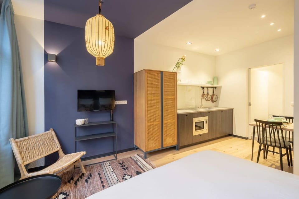 TV and multimedia, Kitchen or kitchenette, Living room, Seating area