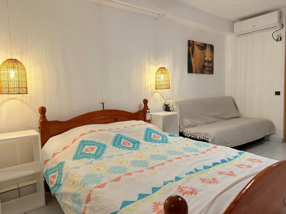 Bedroom, air conditioner