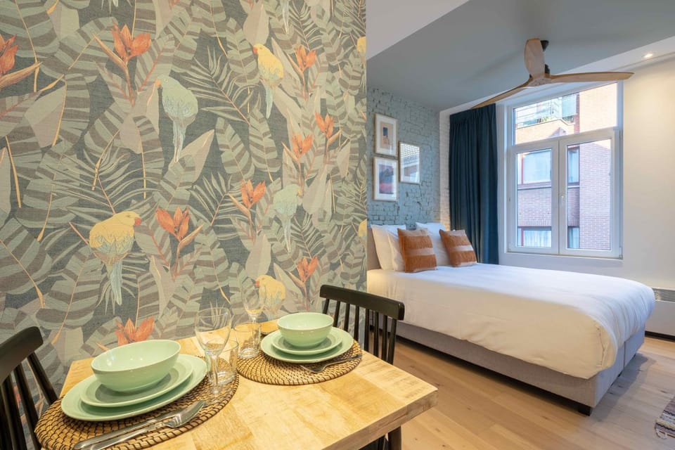 Bed, Dining area, Bedroom