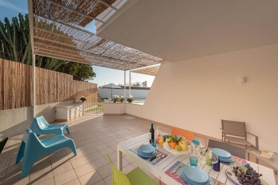Day, View (from property/room), Balcony/Terrace, Seating area, Dining area, Food