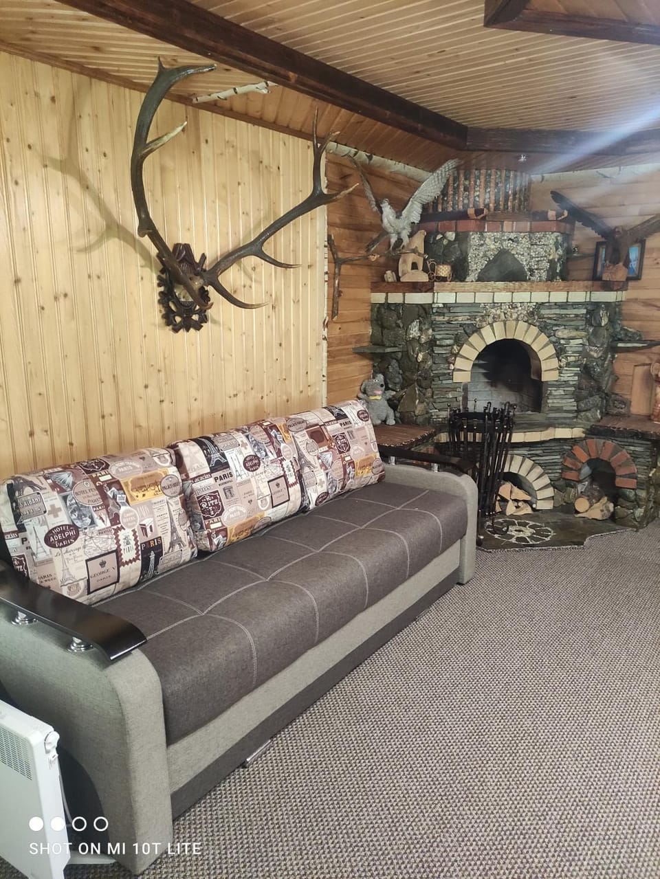 Seating area, flat iron