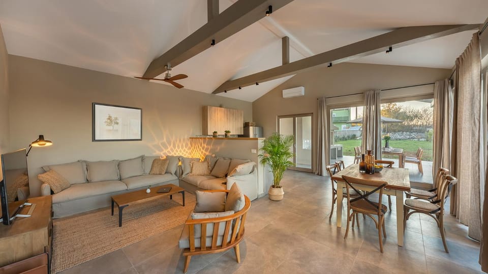 Living room, Seating area, Dining area
